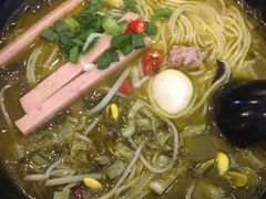 老坛酸菜米线-渝和喵叔米线(南坪万达店)