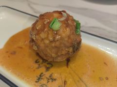 鸭蛋黄狮子头-梅飞酒家(名辉豪庭店)