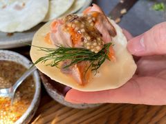 烟熏三文鱼配烤饺子皮和芥末籽酱-BOR Eatery(安福路店)