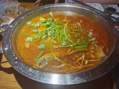 -野山舂·贵州现舂酸汤火锅(鸿通城店)