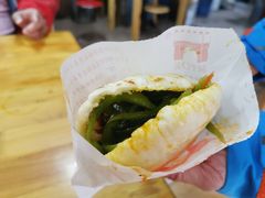 锅魁夹三丝-洞子口张老二凉粉(文殊院店)