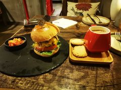 -HIGH FIVE哈福手工汉堡(桂林路店)