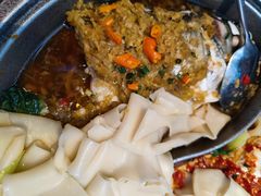 -阿瓦山寨·湘菜现炒·剁椒鱼头王(咸阳总店)