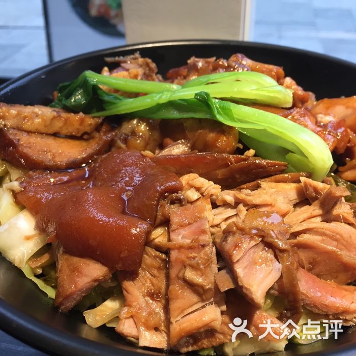 槑卤金牌猪脚饭