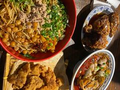 -爆炸头阿姨小四川正宗川味小吃(无任何分店)