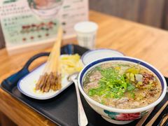 -云阿蛮云南生烫牛肉米线(奉贤路店)
