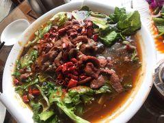 水煮嫩牛肉-包龙府灌汤包子(开封府店)