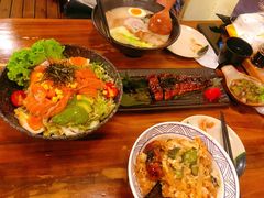 三文鱼牛油果沙拉-百步拉面