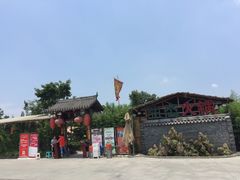 -茅草房·河畔园林火锅