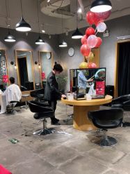 -时尚殿堂明星门店