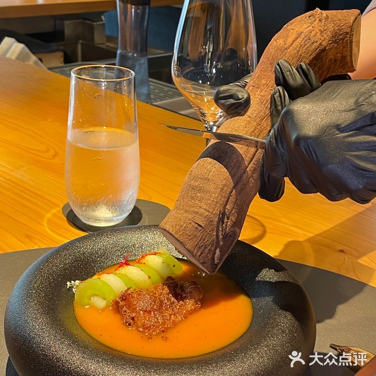 舌尖上的盛宴——揭秘贵州料理的美食之旅🍽️