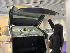 -小鹏汽车体验中心(苏州龙湖狮山天街店)