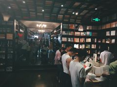 -钟书阁(松江泰晤士小镇店)