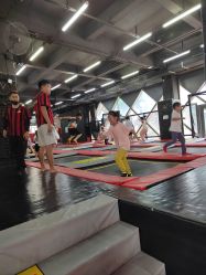 -零重力蹦床空间·滑梯·海洋球·团建(奥特莱斯店)