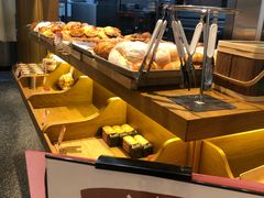 面包甜点陈列柜-西村叔叔的店·面包·甜品·蛋糕(崂山丽达店)