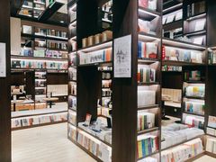 -钟书阁(群光广场店)