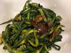 -头上红煨盐鸡·非遗院子餐厅
