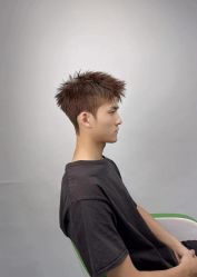-一家只做男发烫染的店