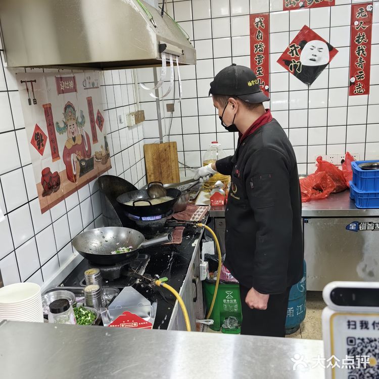 炸鲜脆，今日打卡小吃街
