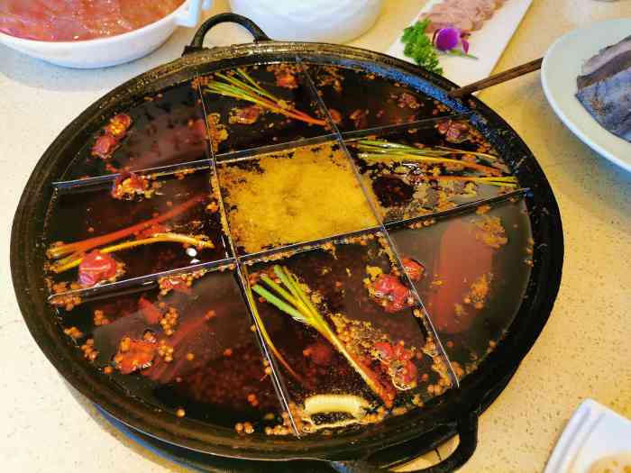 千里宴火锅(颐和小镇店)-"位置还比较好找 停车也比较方便 第一眼感.