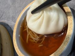 -莱莱小笼·乔艾