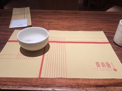 餐具摆设-荣家黄鱼面(前滩太古里店)