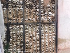 -比如骷髅墙景区