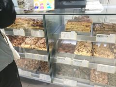 面包甜点陈列柜-上海哈尔滨食品厂(淮海中路店)