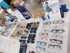 -英伦眼镜蔡司依视路折扣店(通州万达店)