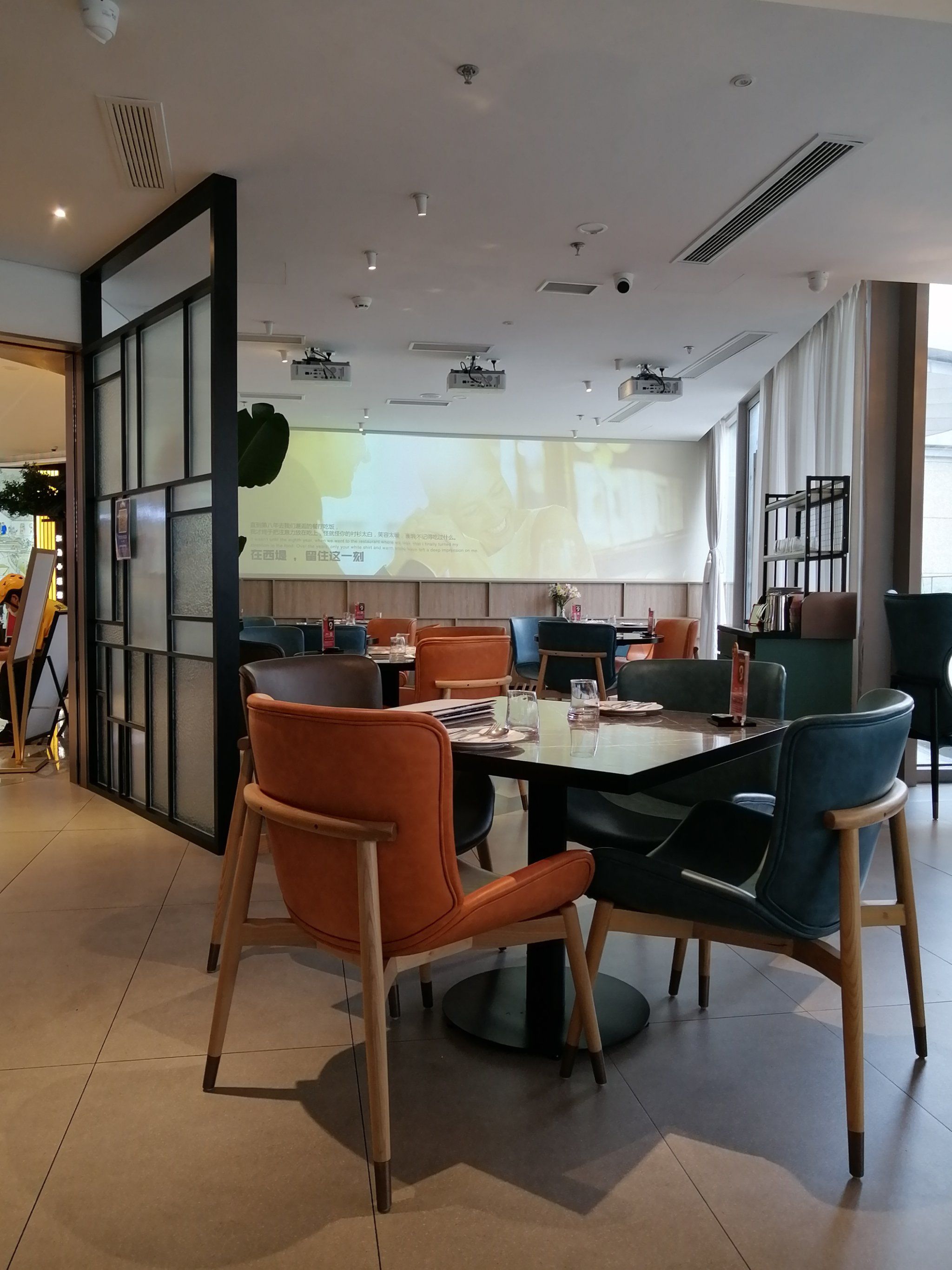 9元的茄汁牛肉丸意面,今天就来这家西堤牛排使用,这家门店因为还挺新