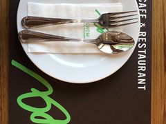 餐具摆设-Chom Cafe and Restaurant