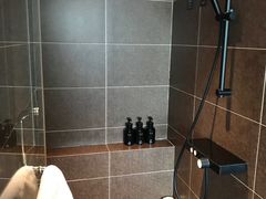 -西安大雁塔科技大学地铁站亚朵酒店