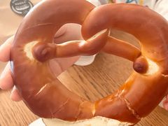 八字碱盐圈-德南面包房(尚都店)