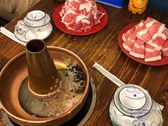 涮肉-洞庭洲·防空洞火锅·铜锅涮肉·烧烤(新百广场店)