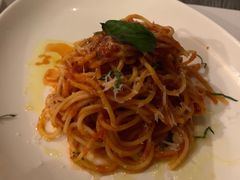 经典意大利细面配蒜味番茄酱-WOLFGANG PUCK KITCHEN & BAR(迪士尼小镇店)