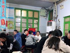 等位区-向民炒鸡老店(火车站店)