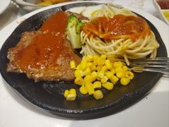 -汤姆家的牛排意面披萨(新城市广场店)