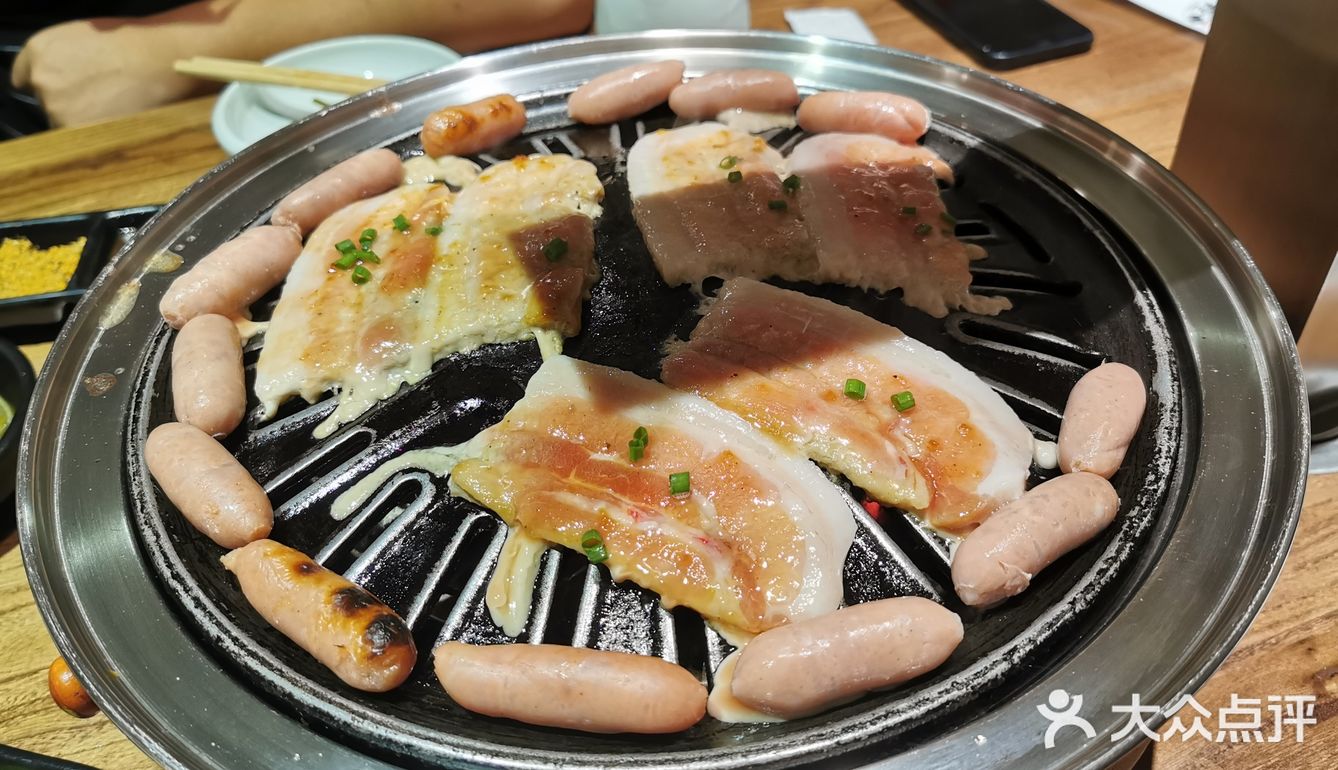 看了别人的点评，说是「照烧鸡腿饭」很好吃