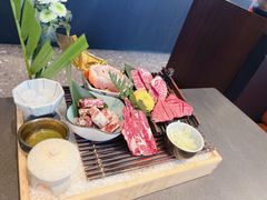 -铭牛烧肉·和牛海鲜自助(高新月牙湖店)