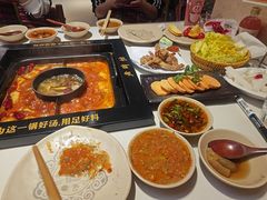 -老牌坊云南鱼豆花火锅(哈西万达店)
