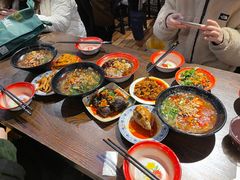 -爆炸头阿姨小四川正宗川味小吃(无任何分店)