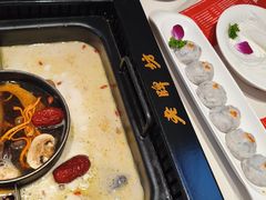 -老牌坊云南鱼豆花火锅(哈西万达店)
