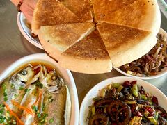 -丹水桥地锅鱼·翘嘴鲌·地方特色全鱼宴(丹江口大坝店)
