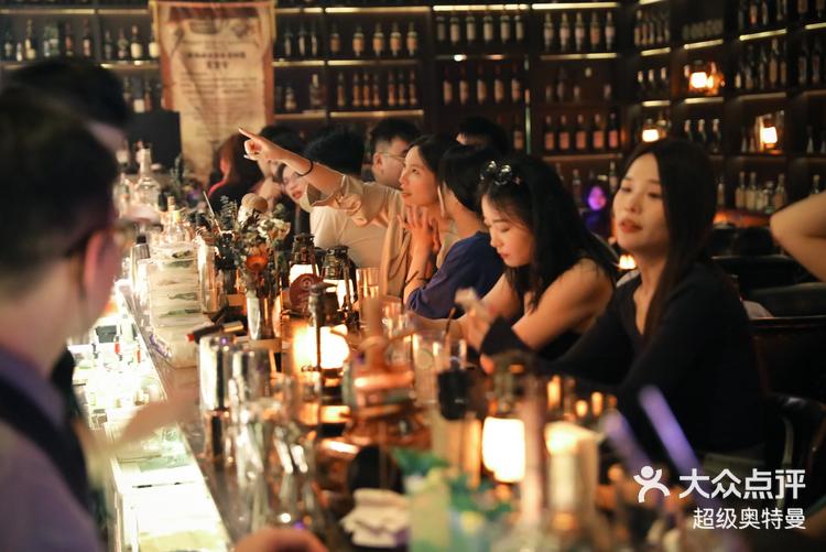 杭州酒吧 #下沙酒吧 下沙发现了一家宝藏酒吧! 在天街步行街里