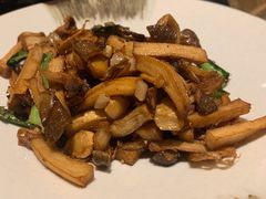 盐焗菌菇-丝路金桃·新疆菜(徐汇店)