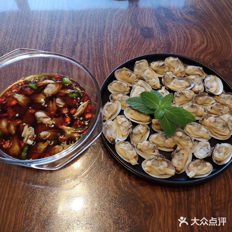 花甲剥壳放入其中就可以蘸着吃了～很清爽
