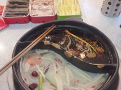 鸳鸯锅-钢管厂歆瑞源油卤串串香(春熙路太古里店)
