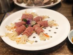 培根卷金针菇-鲜小岛·铜锅涮肉