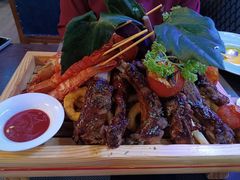 炭烤猪肋排配烤鸡翅及土豆串红-花园饭店-西餐厅
