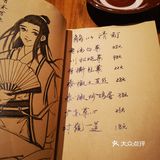 这是我见过最满意的一个小酒馆了外面门头不大